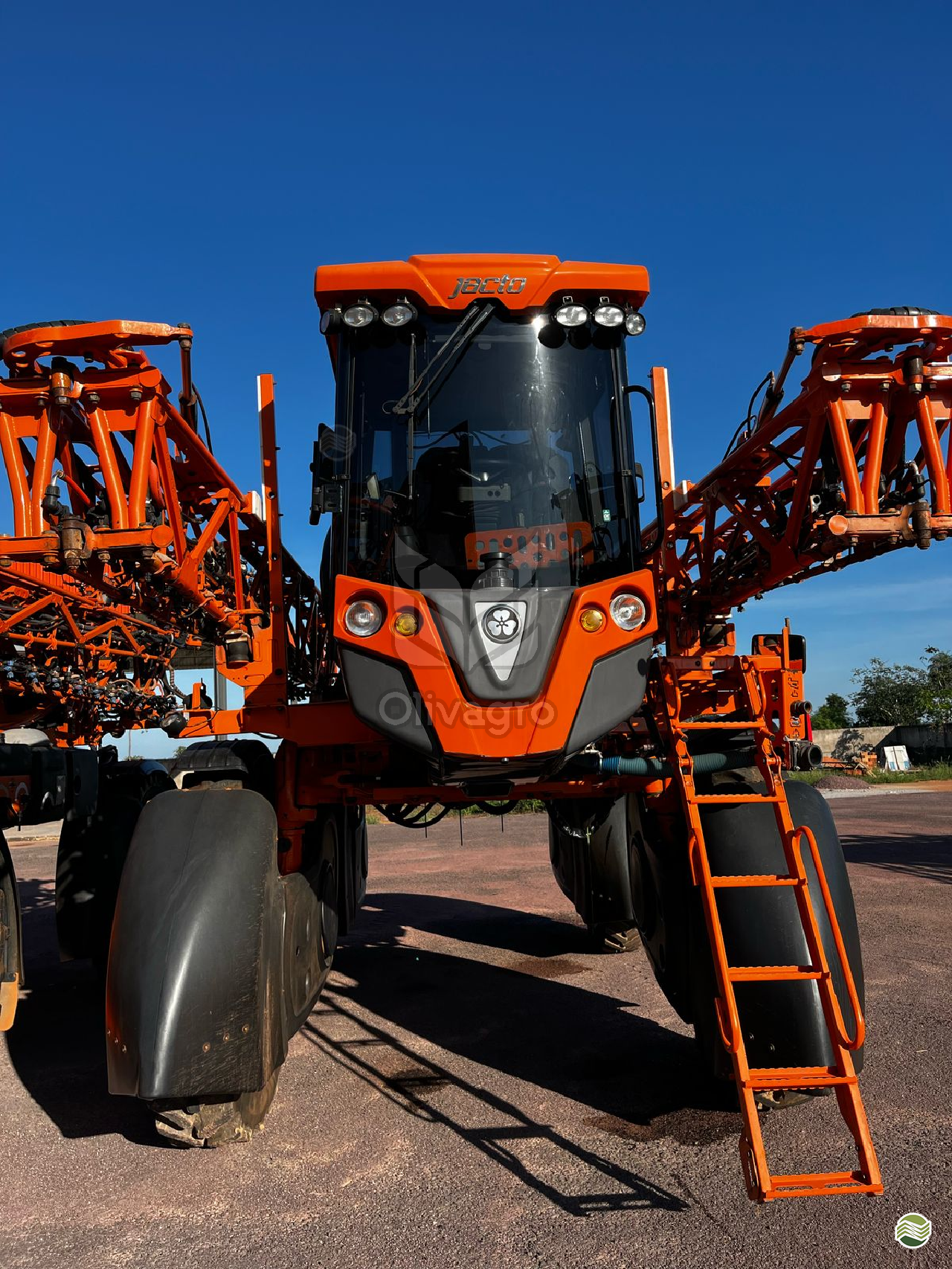 PULVERIZADOR JACTO UNIPORT 3030 Tração 4x4 Olivagro Máquinas Agrícolas CONFRESA MATO GROSSO MT